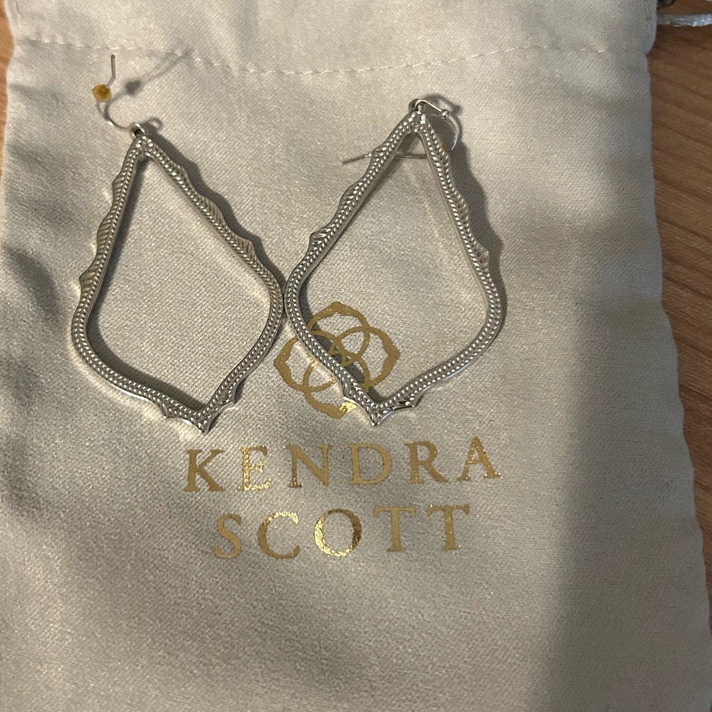 Kendra Scott Sophia Drop Earrings in Silver
